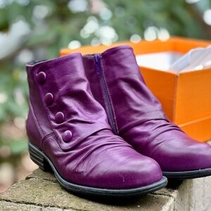 Miz Mooz Lowe Button Ankle Boots Womens EUR 38 Purple Leather LIKE NEW in Box
